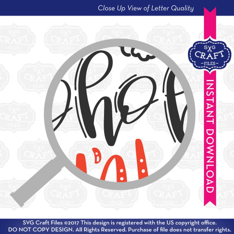 Puede incluir: Vista cercana de una lupa sobre el texto "hot" y "in" en letras negras y rojas. El texto est&aacute; sobre un fondo blanco. La imagen es para una descarga digital de un dise&ntilde;o.