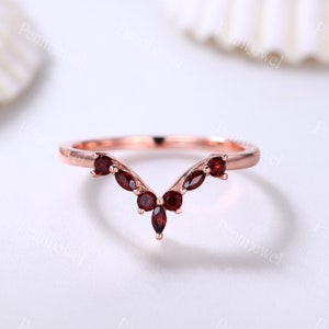 Delicate Garnet Wedding Band,Rose Gold Garnet Ring,Garnet January’s Birthstone,Engagement Ring Matching Band,Bridal Set,Gift For Women