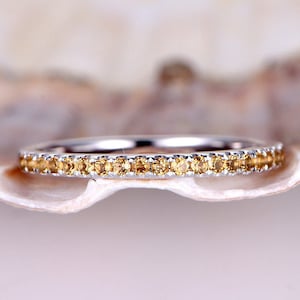 Anillo de compromiso de media eternidad de oro blanco macizo de 14 k con citrino natural, alianza de boda, alianza apilable a juego, anillo de aniversario, pavé fino de 1,2 mm