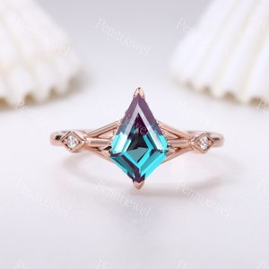 Vintage Kite Cut Alexandrite Ring Diamond Rose Gold Band Alexandrite Jewelry Art Deco Promise Engagement Ring For Women Handmade Gift