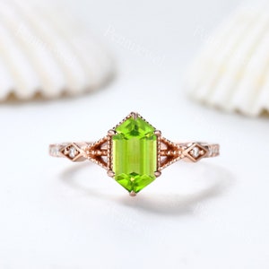 ヴィンテージ ロング ヘキサゴンカット ペリドット リング モアッサナイト 14K ローズゴールド バンド ナチュラル グリーン ペリドット ジュエリー アールデコ プロミス エンゲージリング 女性用