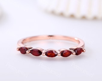 Unik granatvigselring, 4 x 2 mm markisformad granatvigselring, 14K massivt roséguld, förlovningsring med matchande stapelsten, januari-födelsesten