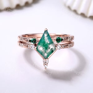 Kite cut green moss agate engagement ring set 14k rose gold Kite shaped emerald diamond ring for women Vintage anniversry promise ring