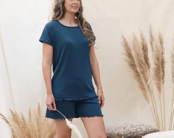 Merino Wool Women’s Pyjamas Set – Ruffled Short Sleeve Top and Shorts Breathable Two Piece Sleepwear for All Seasons