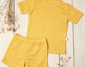 夏に最適な子供用リネンツーピースショートパジャマ半袖シャツとショートパンツ