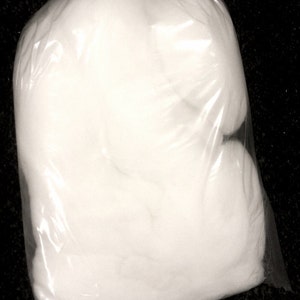 Synthetische Kissenfüllung 400 Gramm, Kissenfüllung, Puppenfüllung, Füllung für Puppen, Füllung für Kissen, Polyesterfüllung