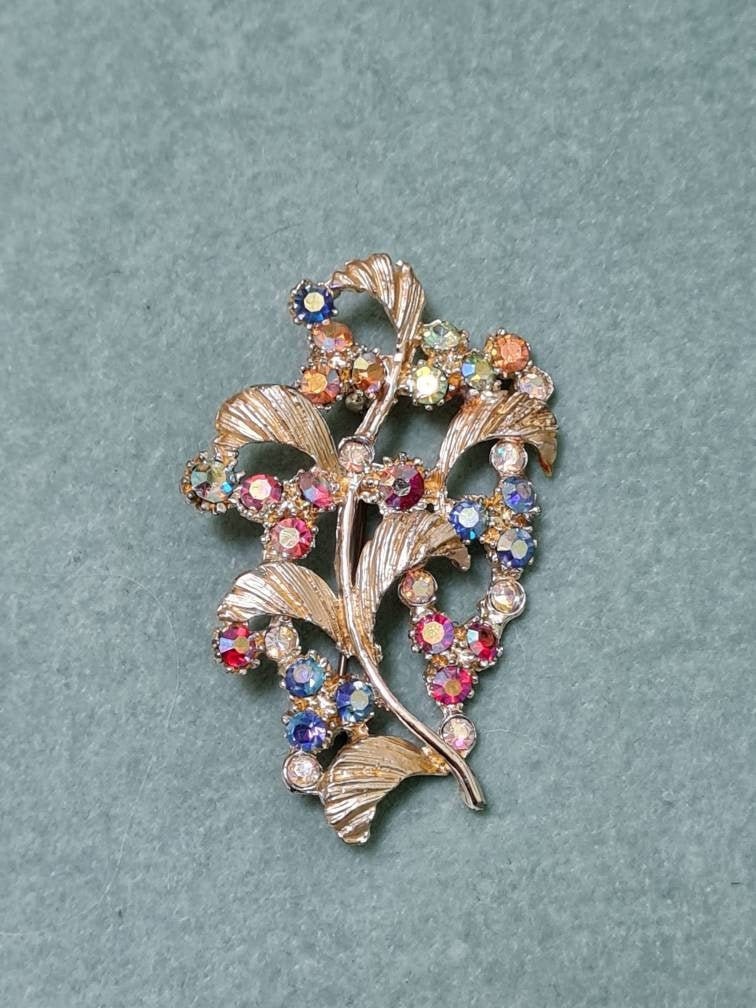 875】海外 ヴィンテージ ブローチ ゴールドカラー マルチカラー ライン