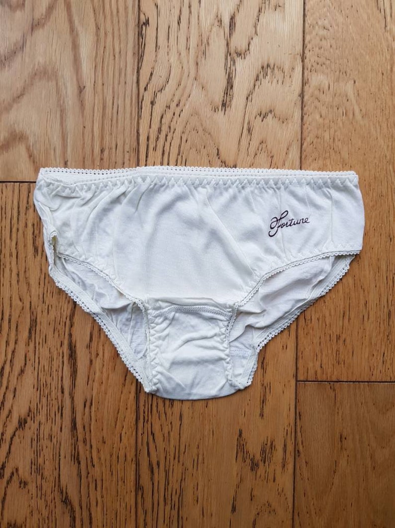 Vintage unworn dead stock: 1970s MISS FORTUNE brand ladies' beige knickers/pants/panties S image 3