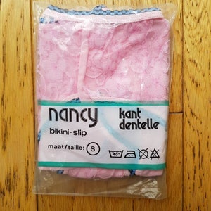 Vintage unworn European dead stock: 1970s NANCY brand ladies' lace knickers/pants/panties in pink (size S)
