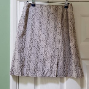Vintage unworn deadstock 1970s women&#39;s taupe/brown patterned A-line skirt