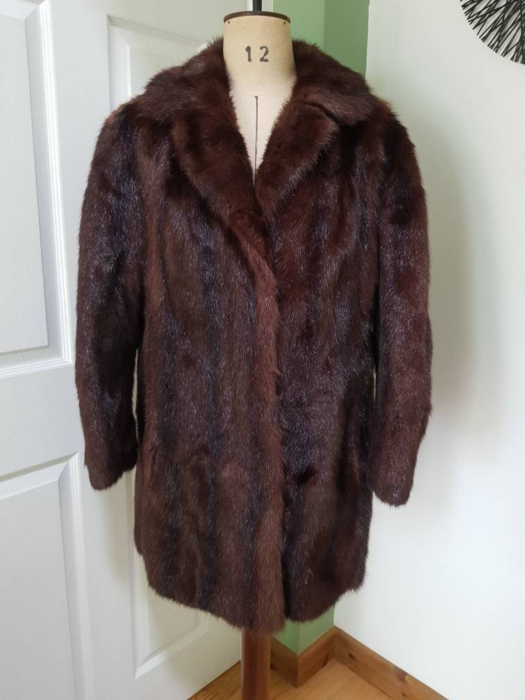 Vintage fine furs Leafgren Chestnut Brown Mink Coat with a