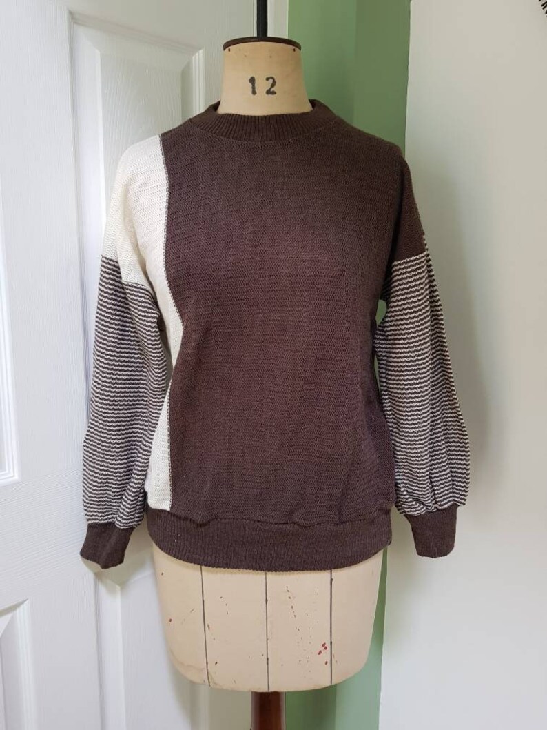 Vintage 1970s femme pull tricoté / pull, brun et crème, stock mort européen non porté image 1