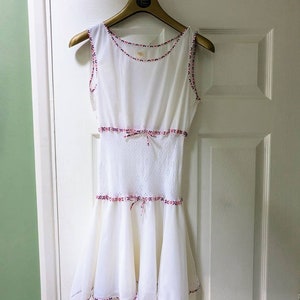 Vintage unworn dead stock 1970s white chemise/nightie/babydoll, with lace panel and pink and purple edging