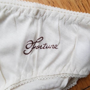 Vintage unworn dead stock: 1970s MISS FORTUNE brand ladies' beige knickers/pants/panties S image 2