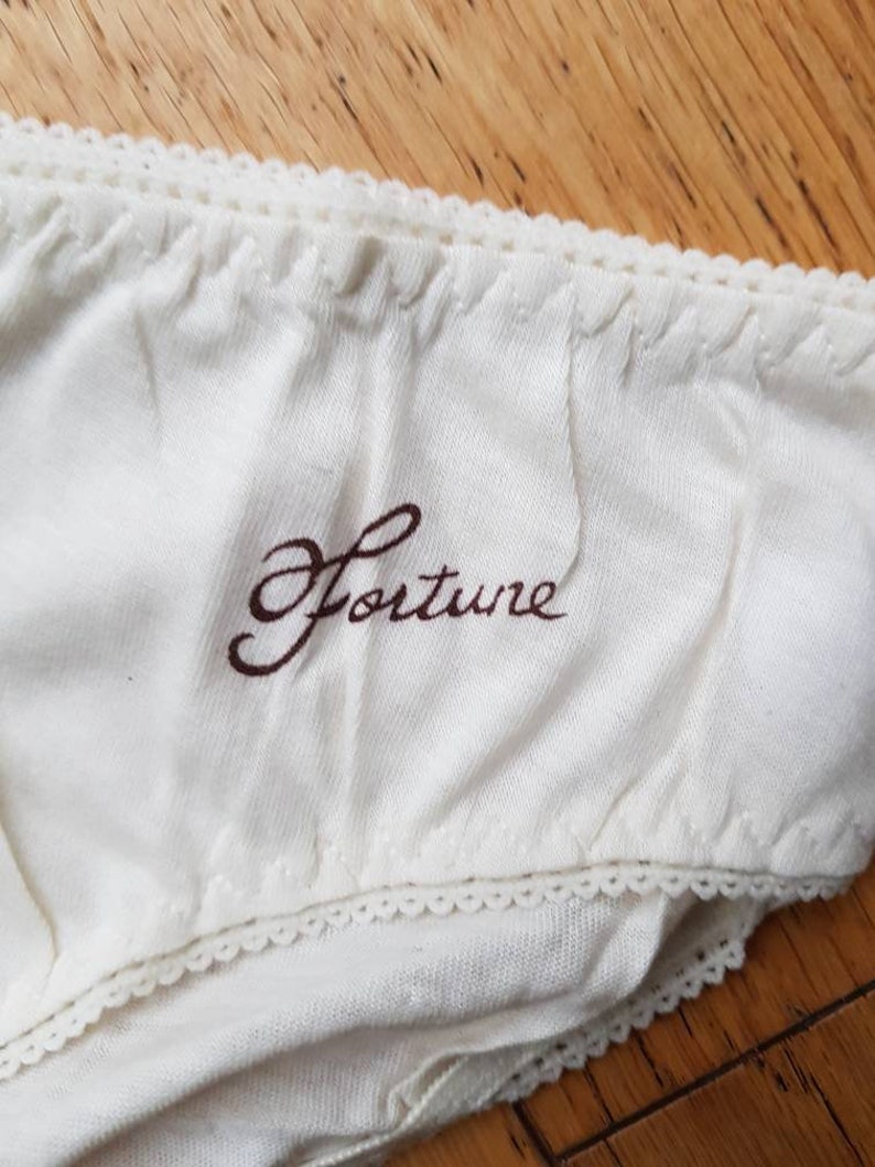 Vintage unworn dead stock: 1970s MISS FORTUNE brand ladies' beige knickers/pants/panties S image 2