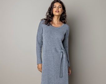 Robe en laine mérinos, robe en tricot, robe en laine mérinos tricotée, robe minimaliste, robe élégante, robe en laine mérinos, robes en laine mérinos, robe midi