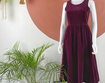 Vestido vintage Laura Ashley de veludo estilo pinafore, anos 80 – corte evasê vermelho escuro, vestido de veludo bordô rico, estilo festa cottagecore