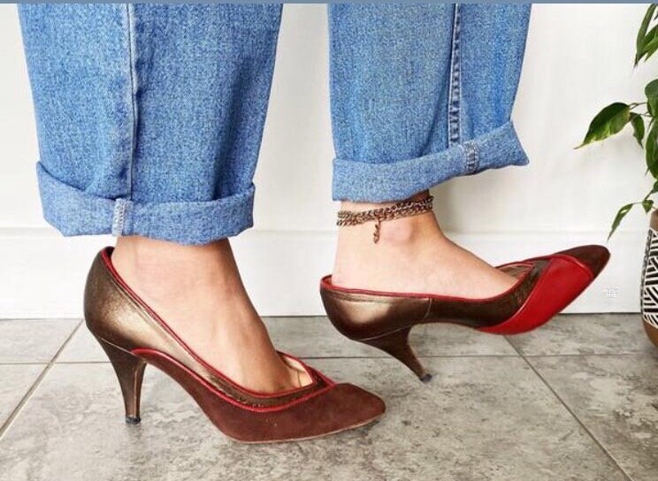 Two color deals pumps