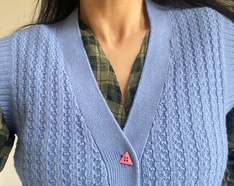 Cardigan bleu sans manches boutonné rose cottage, tm, tricot vintage preppy, débardeur bleu