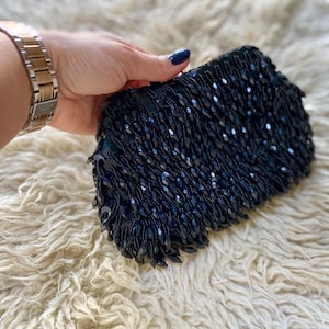 Bolsa de noite vintage com contas pretas – Bolsa de coquetel texturizada brilhante com fecho dourado e alça de corrente