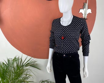 Vintage 1970s Black & Silver Pullover Sweater – Retro Metallic Knit Top, Disco Era Women&#39;s Fashion, Long Sleeve Glam Style