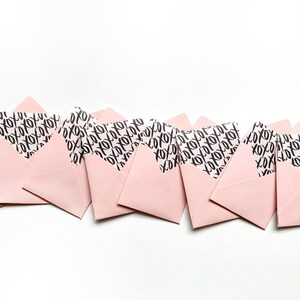 Mots d'amour XOXO, petites cartes de papeterie, notes de livre d'or de mariage, cartes de Saint-Valentin, petites notes d'amour, enveloppes rose poudré, cartes de fleuriste
