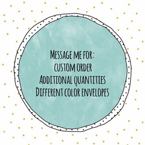 Puede incluir: Un c&iacute;rculo turquesa con un contorno negro y puntos blancos. El texto dentro del c&iacute;rculo dice: "Env&iacute;ame un mensaje para: Pedido personalizado, Cantidades adicionales, Sobres de colores diferentes."