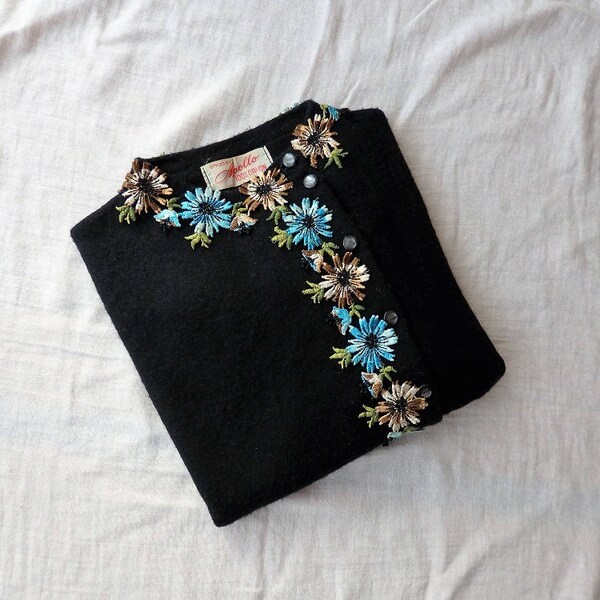 1950s knit cardigan/ 50s  Flower applique cardigan/ floral trim black sweater medium/large