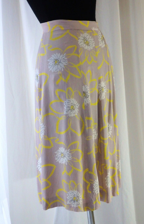 1940s rayon crepe skirt/ white mums flowers & yellow ribbon / | Etsy