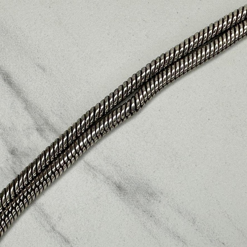 Vintage Brighton Gold Silber Ton Doppel-Schlangenkette Gürtel Haken Verschluss XL Einstellbar 99-112 cm Bild 9