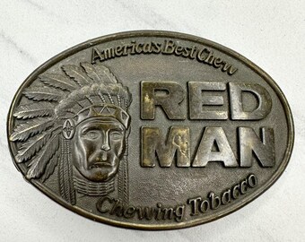 Hebilla de cinturón ovalada vintage de 1988 de Red Man Chewing Tobacco Pinkerton Tobacco Co. Se ajusta a cinturones de hasta 1,5 pulgadas de ancho.