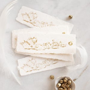 7 Etichette regalo con cigni che nuotano, stampate in lamina d'oro su carta fatta a mano glitterata avorio / Set da 4