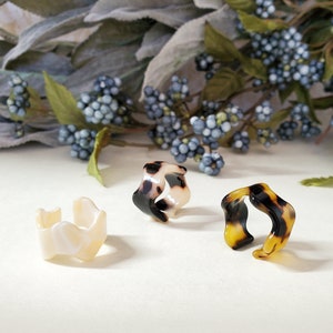 Tori Tortoise Shell Ring, Wavy Ring, Classic Tortoise Ring, Resin Ring, Acetate Rings, Cream Ivory / Light Ivory / Dark Gold Brown