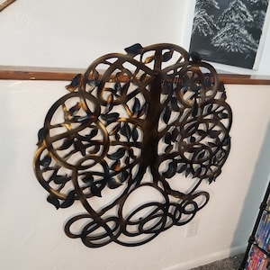 Decoración de pared de metal Árbol de la vida Regalo de aniversario / ETSY hecho a mano Árbol de la vida / arte de pared de metal colgante diseño de árbol infinito Arte de metal grande