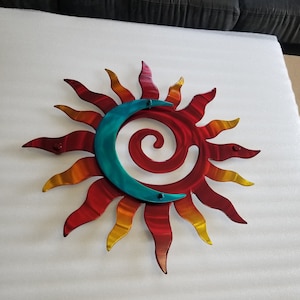Arte de parede de metal sol decoração de casa única lua maluca colorido muitos tamanhos design artesanal pátio de sol, decoração de cozinha deck pendurado na parede arte feita nos eua