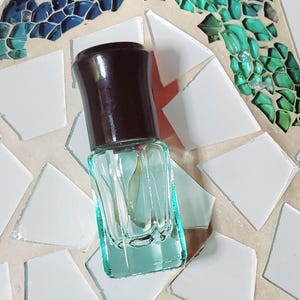 Fragrâncias roll-on Aqua turquesa Sea Glass, perfumes naturais roll-on, perfumes orgânicos com óleos essenciais, perfumes veganos roll-on