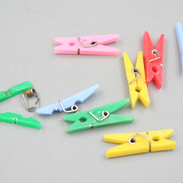 Doll Spring-Style Clothespins  (6), Miniature Clothespins