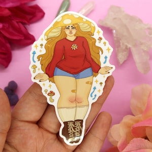 Adesivo de vinil com ilustração de 4" Mushroom Girl - Mushroom Hat Cottagecore Body Positive - Adesivo de arte plus size - Adesivo de arte com figura de menina fofa