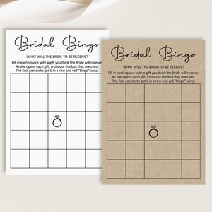 Op de afbeelding: Twee printbare bruiloft-bingokaarten, een met een bruine kraftpapier achtergrond en de andere met een witte achtergrond. Elke kaart heeft een raster van vierkanten met een ringpictogram in het midden. De tekst op de kaarten luidt "Bridal Bingo" en "Wat krijgt de bruid?" Vul elk vierkant in met een cadeau waarvan je denkt dat de bruid het zal krijgen. Wanneer ze elk cadeau opent, streep het overeenkomende vakje door. De eerste persoon die 5 op een rij krijgt en "Bingo" roept, wint!