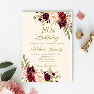 CUSTOM Jedes Alter 80. Geburtstags-Einladung Frauen Geburtstag Gold Glitter Burgund Rosa Blumen-Einladung Printable A38