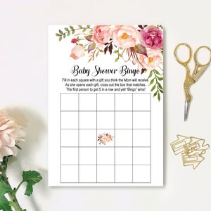 Op de afbeelding: Een printbare baby shower bingo kaart met een bloemenontwerp. De kaart bevat instructies om elk vierkant in te vullen met een cadeau waarvan je denkt dat de moeder het zal ontvangen. Terwijl ze elk cadeau opent, streep je het overeenkomende vakje door. De eerste persoon die 5 in een rij krijgt en "Bingo" roept, wint!