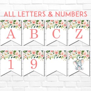 K&ouml;nnte beinhalten: Wei&szlig;e Wimpelbanner mit rosa Buchstaben und Zahlen, verziert mit floralen Arrangements aus rosa und wei&szlig;en Rosen und Gr&uuml;n. Der Text "ALL LETTERS & NUMBERS" wird dar&uuml;ber angezeigt. Eine Elefanten-Grafik ist enthalten.
