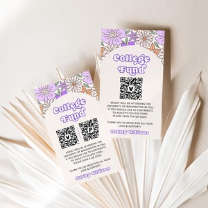 Carte de code QR modifiable pourpre fonds universitaire de remise des diplômes, fleurs sauvages rétro, cadeau en argent carte Venmo, modèle d'insertion de remise des diplômes Corjl 0143