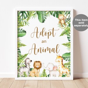 Pode incluir: Um cartaz branco emoldurado com uma borda de folhas verdes e o texto "Adote um animal" em letras douradas. No centro do cartaz, h&aacute; ilustra&ccedil;&otilde;es de uma zebra, um le&atilde;o, um elefante e uma girafa.