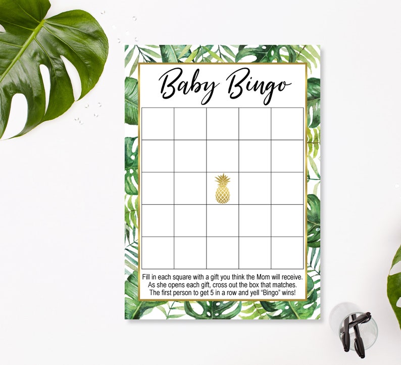 K&ouml;nnte beinhalten: Eine druckbare Baby-Bingo-Karte mit tropischem Thema. Die Karte hat ein 5x5-Raster mit einer Ananas im mittleren Feld. Der Text "Baby Bingo" befindet sich oben auf der Karte. Der Text unter dem Raster lautet: "F&uuml;lle jedes Feld mit einem Geschenk, von dem du glaubst, dass die Mama es bekommen wird. Wenn sie jedes Geschenk &ouml;ffnet, streiche das entsprechende Feld durch. Die erste Person, die 5 in einer Reihe erh&auml;lt und "Bingo" ruft, gewinnt!"