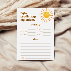 K&ouml;nnte beinhalten: Eine wei&szlig;e Karte mit einer gelben Sonnenillustration und dem Text "baby predictions and advice". Die Karte hat Zeilen zum Schreiben von Vorhersagen &uuml;ber das Geschlecht, das Gewicht, das Geburtsdatum, die Geburtszeit, die Haarfarbe und die Augenfarbe eines Babys. Die Karte hat auch Zeilen zum Schreiben von Ratschl&auml;gen f&uuml;r die Eltern des Babys.