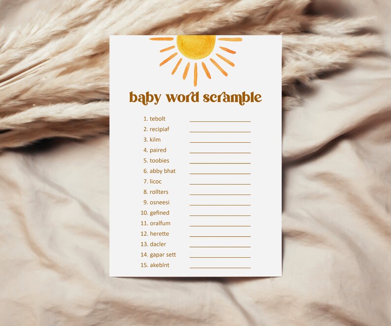 K&ouml;nnte beinhalten: Ein druckbares Babyparty-Spiel mit einer gelben Sonnengrafik und dem Text "baby word scramble". Das Spiel enth&auml;lt 15 verschl&uuml;sselte W&ouml;rter rund um Babys, wie "tebolt" f&uuml;r "bottle" und "recipiaf" f&uuml;r "pacifier".