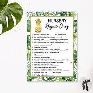K&ouml;nnte beinhalten: Ein gr&uuml;nes und goldenes druckbares Kinderreim-Quizspiel mit einer Ananasgrafik. Das Quiz enth&auml;lt 15 Fragen zu beliebten Kinderreimen.