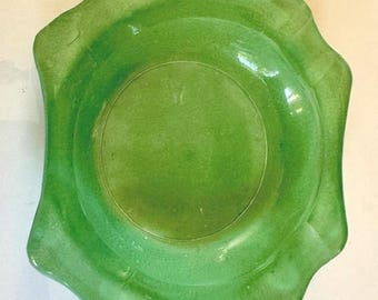 Vintage Jadeite Glass Bowl, Green Wavy Edge Dish, Collectible Fire-King Style Jadeite Tableware, Retro Kitchen Decor, Antique Glassware