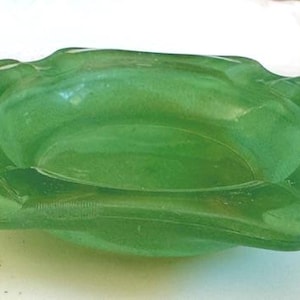 Vintage Jadeite Glass Bowl Collectible Dish with Wavy Edge Antique Tableware